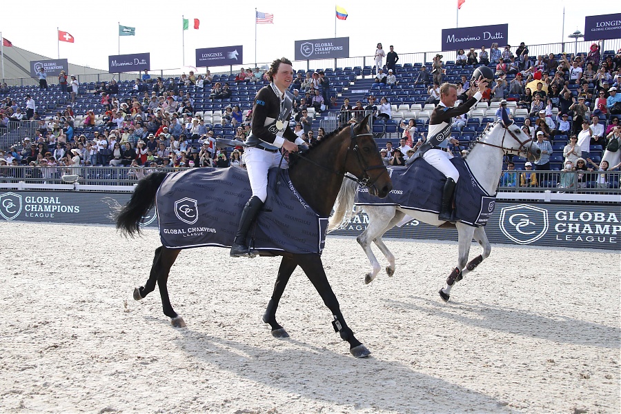 David Will and Andreas Kreuzer parade after winning the GCL of Shanghai