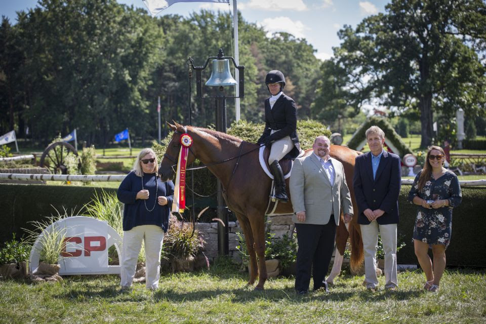 Owner Nina Moore (left), rider Kelley Farmer and mount Kodachrome accept the reserve championship from Nicholas Walker, Bill Rube and Maggie Schraeder. Photo by Aullmyn Photography