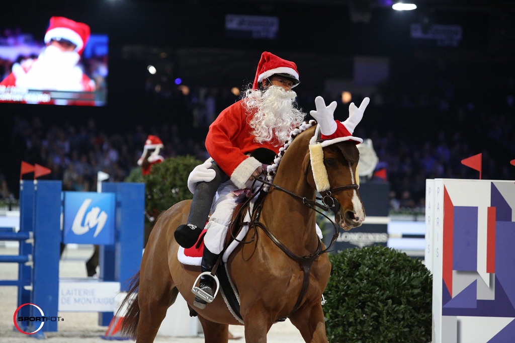 Phillipe Rozier as Santa Riding Snowman Riding Horse. Sportfot
